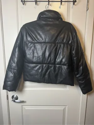Abercrombie & Fitch Black Cropped Puffer Jacket thumbnail 7