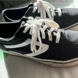 Time and Tru Black and White Athletic Shoes 7.5 Memory Foam thumbnail 4