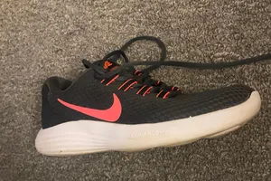 Nike sneakers thumbnail 1
