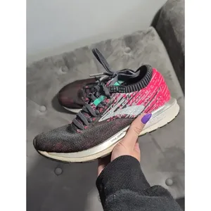 Brooks Women’s Sneakers Size 7 Black & Pink Running Shoes thumbnail 3