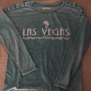 Bin 1 Women Tie Detail Las Vegas Sweatshirt/Shirt Pastel Green Size Small/Medium thumbnail 6
