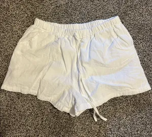 White linen beach shorts thumbnail 1