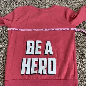 5/$30 🎈 Marvel women’s small‎ graphic be a hero Crewneck sweatshirt thumbnail 4