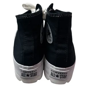 Converse Platform comfort with classic style. Carefully Chosen ❤️ Size: Women’s 8.5 thumbnail 5