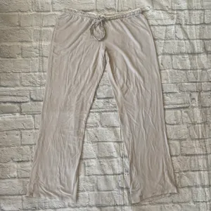 Victoria’s Secret women M soft and smoothe pajama pants w/lace trim waist grey thumbnail 1