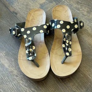 Blowfish Malibu Womens Black Daisy Floral Braided Thong Sandals B130 Size‎ 8.5 thumbnail 1