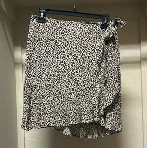 Abercrombie and Fitch Cheetah Wrap Skirt Med thumbnail 1
