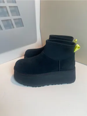 UGG Women’s Classic Mini Dipper Shearling Fur Platform boots Black Sz 6 thumbnail 4