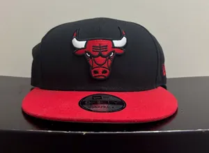 Chicago Bulls New Era Black & Red NBA Bull Logo Snapback Hat thumbnail 1