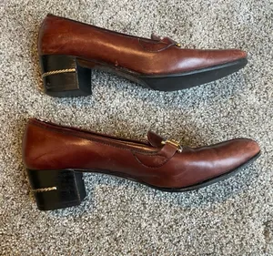 Gucci Heels Are Vintage leather brown in color.. needs a good polish. In great condition no Flaws. thumbnail 1