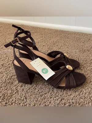 A New Day NWT Elegant Minimalist Strappy Heels Brown Block Heel Gold Accent Women 9.5 thumbnail 2