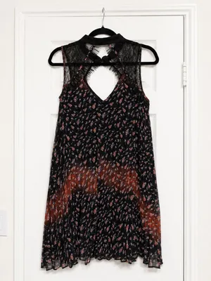 BCBGeneration Floral Pleated‎ Mini Dress Lace Keyhole Back Boho Size Small thumbnail 2