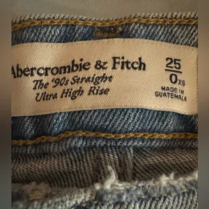 Abercrombie & Fitch Light Wash Straight Leg Women’s Jeans thumbnail 6