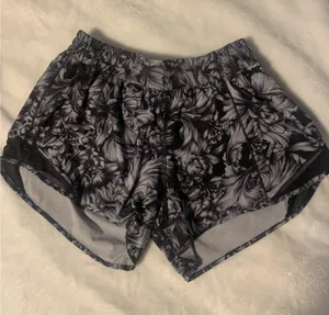 Lululemon Shorts thumbnail 1
