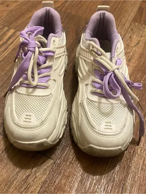 Womens Size 37 US 6.5 Fashion Sneakers Tennis Shoes White With Lavender Purple thumbnail 2