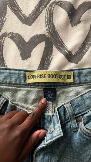 Old Navy Low-Rise Bootcut Jeans Vintage thumbnail 2