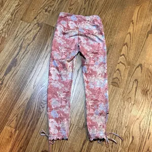 Daily Practice Pink Floral‎ Leggings Size S Scalloped Hem Ankle Tie Yoga thumbnail 2