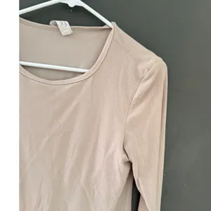 Yogalicious Heavenly Rib Kathleen Long Sleeve Top Beige Ribbed Shelf Bra Large thumbnail 2