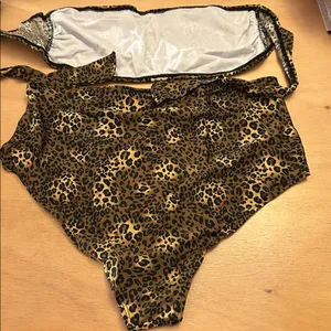 Free with Bundle New Women’s Leopard Print Bikini Set High rise size Large thumbnail 4