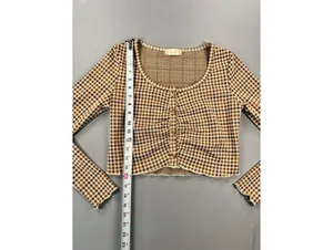 Altar'd State Brown and White Houndstooth Long Sleeve Button-Up Crop Top Medium thumbnail 4