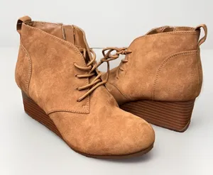Kenneth Cole Reaction Deka Brown Suede Wedge Booties Lace Up Size 6 thumbnail 1