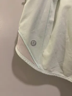 Lululemon Hotty Hot II Low-Rise 2.5” Shorts Light Green (Hazy Jade) thumbnail 9