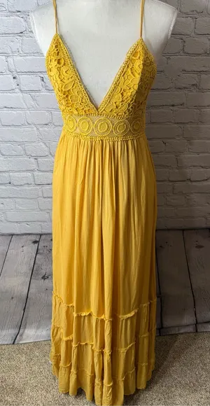 Windsor spring stunner Yellow Crochet Bodice Maxi Dress -medium thumbnail 1