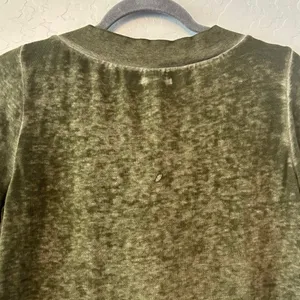 ⭐️Abound green vintage looking high low long sleeve vneck sweater size XS thumbnail 11