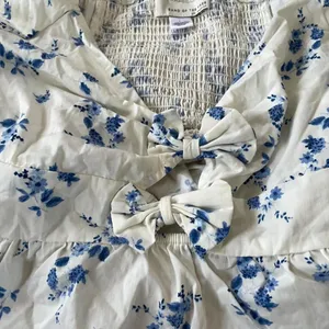 White Blue Floral Peplum Top Large Cottagecore Coquette Puff Sleeve Tie Front thumbnail 5