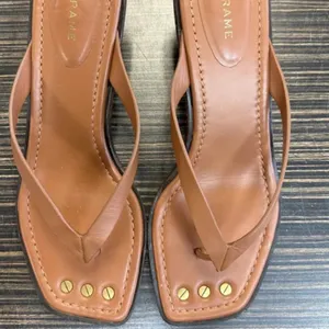 FRAME Le Carbon Leather Thong Sandals - Tobacco size 7 $375 boho classic spring thumbnail 4
