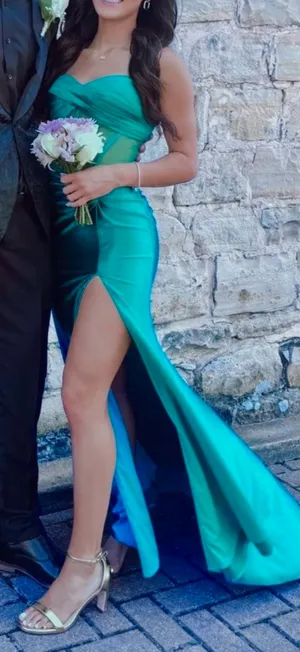 Dave and Johnny Prom Dress thumbnail 1