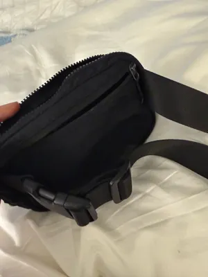 Black lululemon belt bag thumbnail 3