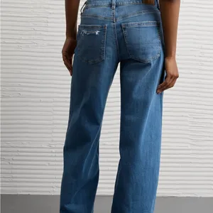 American Eagle Outfitters Stretch Low-Rise Baggy Wide-Leg Jeans thumbnail 2