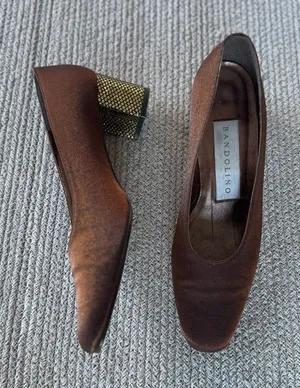 Bandolino Iridescent Copper Brown Gold Embellished Pumps Heels Size 7.5 thumbnail 1