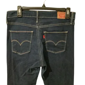 Levi Women’s Classic Bootcut Stretch Mid Rise Easy Fit, Dark Color WORN ONCE thumbnail 7