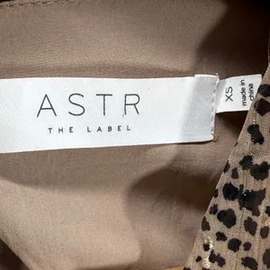 ASTR The Label Dottie Midi Dress Animal Print Ruched Long Sleeve XS‎ thumbnail 10