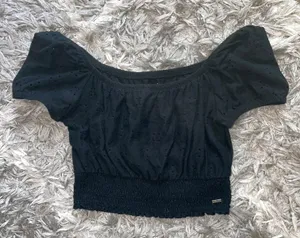 Hollister lightly worn top thumbnail 1