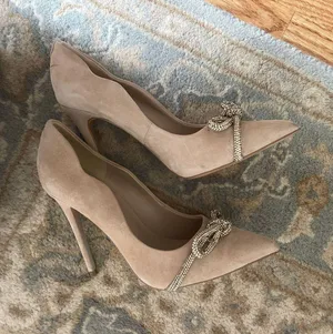 Pumps thumbnail 1