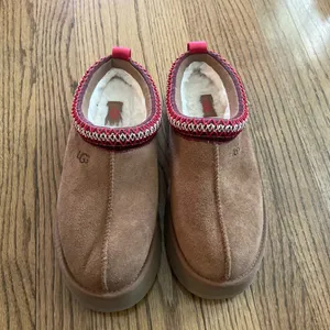 UGG Tazz Platform Slippers Chestnut thumbnail 4