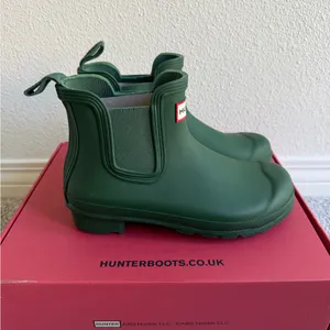 Hunter Matte Forest Green Chelsea Rain Booties thumbnail 2