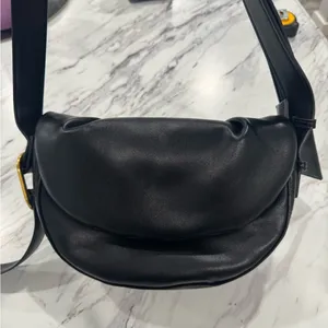 Flour Half Moon Crossbody Women's Street Level Black thumbnail 3