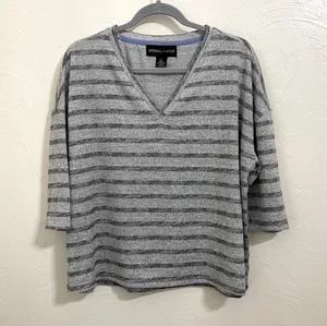 NWOT Kendall + Kylie v-neck stripe cropped shirt▪️size L thumbnail 1