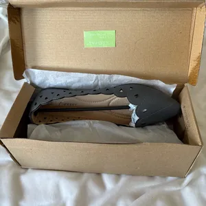 NEW Chic Dark Gray Scalloped Flats Size 5.5 thumbnail 2
