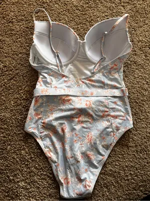 WeWoreWhat Danielle Floral One Piece Swimsuit – NWOT thumbnail 4