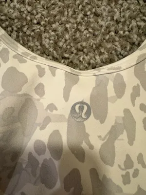 Lululemon top thumbnail 3