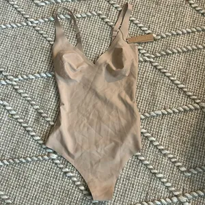 SKIMS Body (B23) XL Plunge Thong Bodysuit NWT SAND thumbnail 3