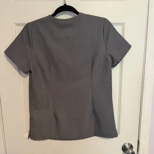 Figs The Technical Collection Catarina One Pocket Gray Scrub Top XS Medical Surg thumbnail 4