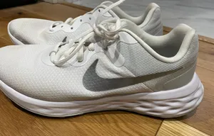 White Nikes Silver Check  thumbnail 1