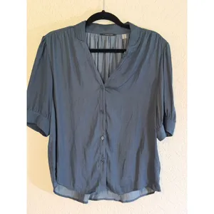 T Tahari Blouse Deep Slate Blue L Womens Silky Short Sleeve V-Neck NEW Office thumbnail 9