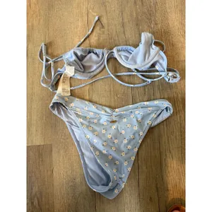 Hollister Blue Daisy Floral Underwire Bikini Set XS Wrap Top V-Front Bottoms thumbnail 4